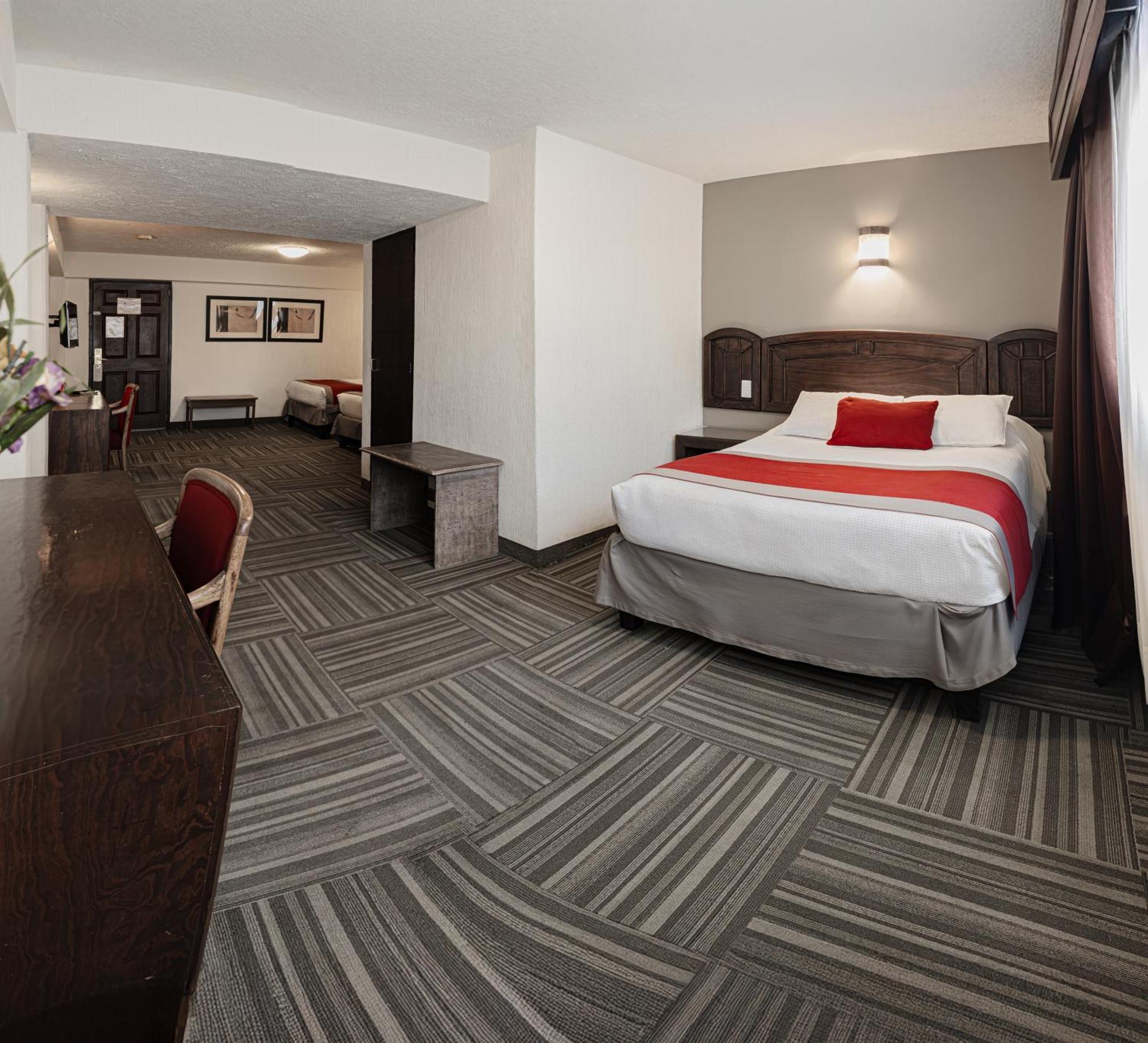 Готель Ramada Plaza By Wyndham Леон Екстер'єр фото