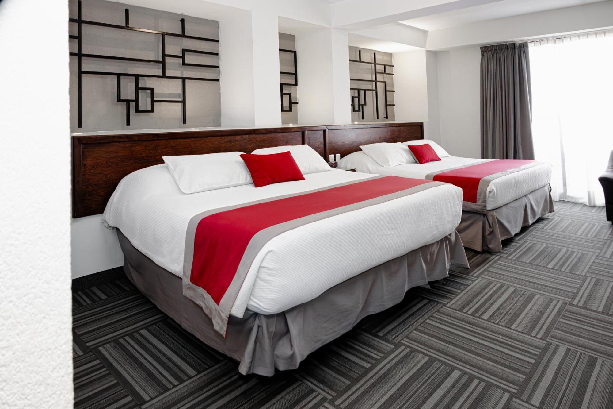 Готель Ramada Plaza By Wyndham Леон Екстер'єр фото