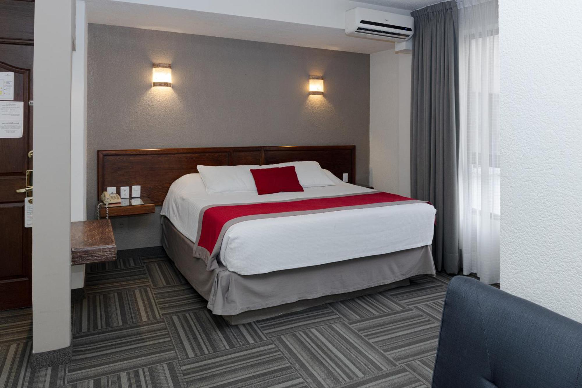 Готель Ramada Plaza By Wyndham Леон Екстер'єр фото